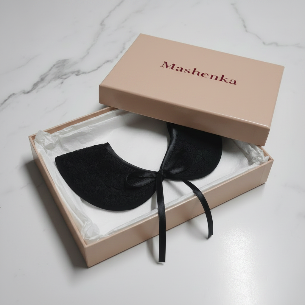 Collerette Noir în cutie nude bej cu scris vișiniu Mashenka
